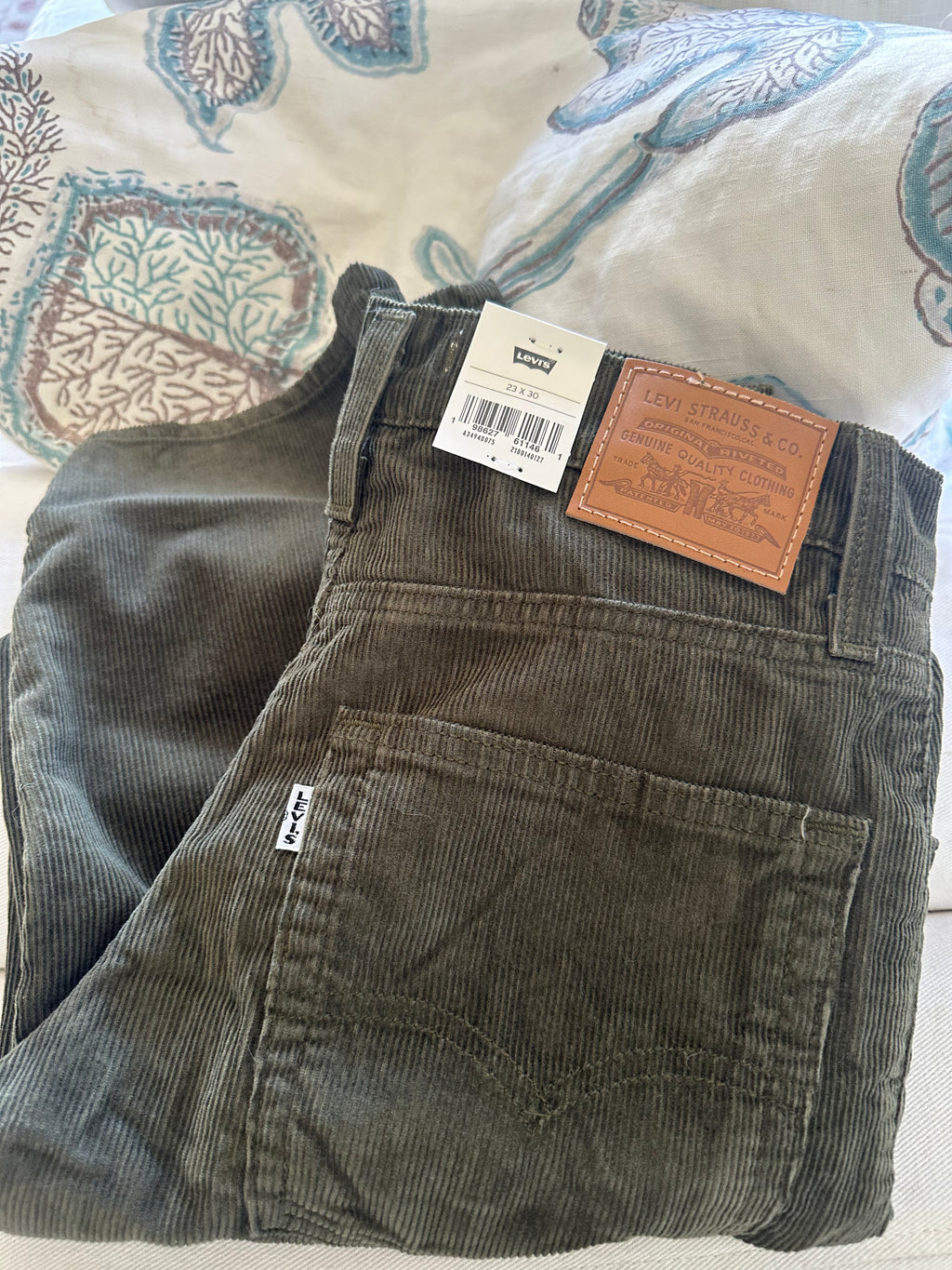 SOLD OUT LEVI’S Sz 23 Green Cords NWT